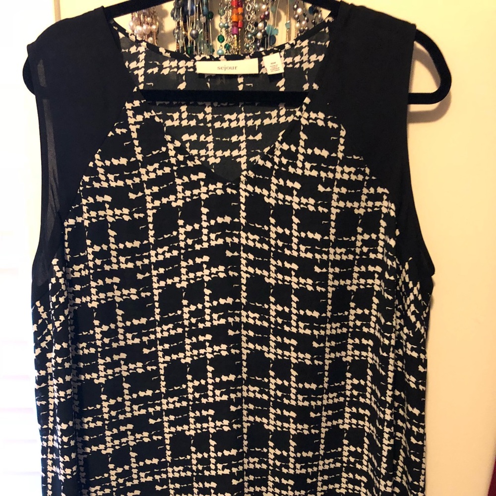 Sleeveless blouse